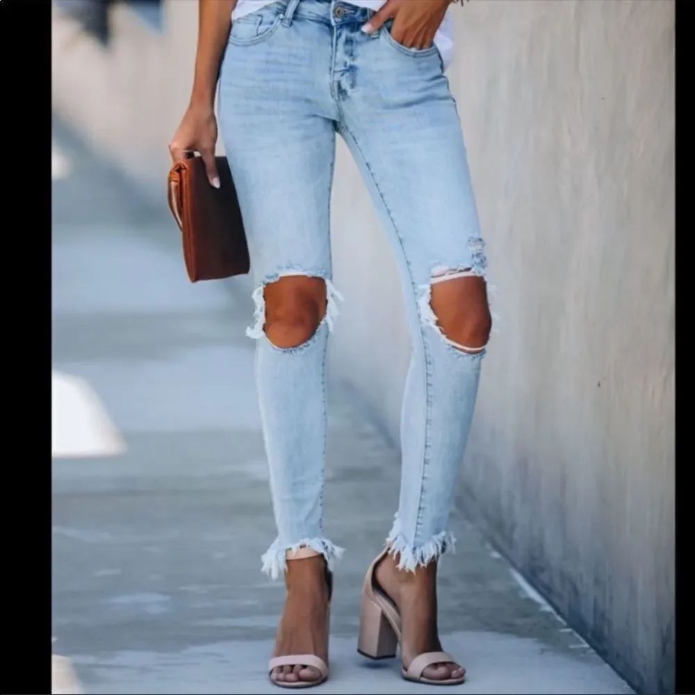 ✨HP✨Mallorca Mid Rise Distressed Skinny✨